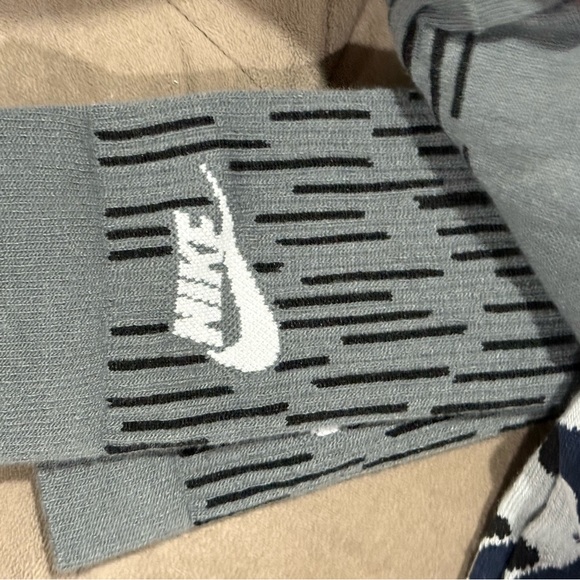 New Women’s Nike Camouflage and Striped Socks - Picture 3 of 5